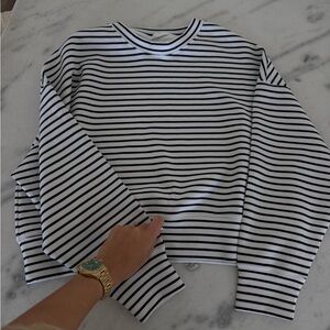 Abercrombie & Fitch Black and White Striped Sweater